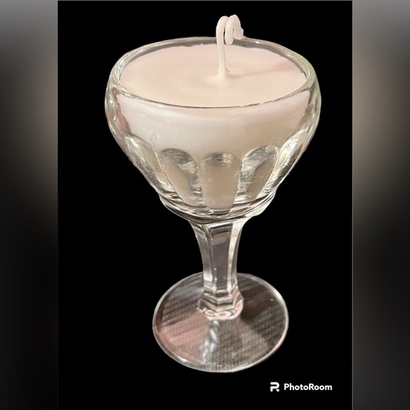 100% Soy Wax Candle-Berries-3.91 Ounces-Hand Poured-Recyclable Too! - Picture 1 of 4